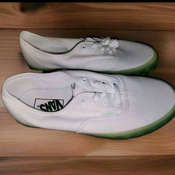 Vans Women's White and Green Checkered Sneakers Size 7 - Picture 5 of 15